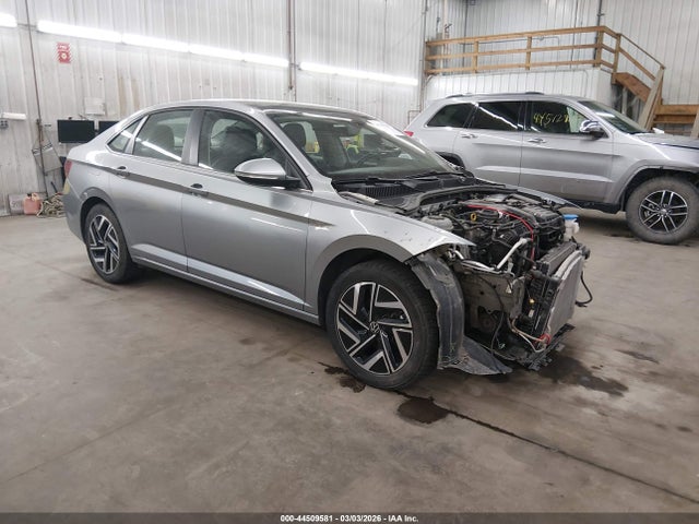Salvage Volkswagen Jetta Image
