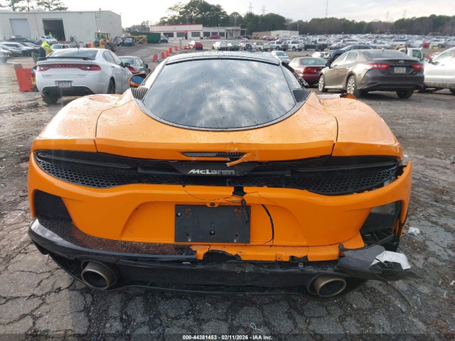 McLaren GT