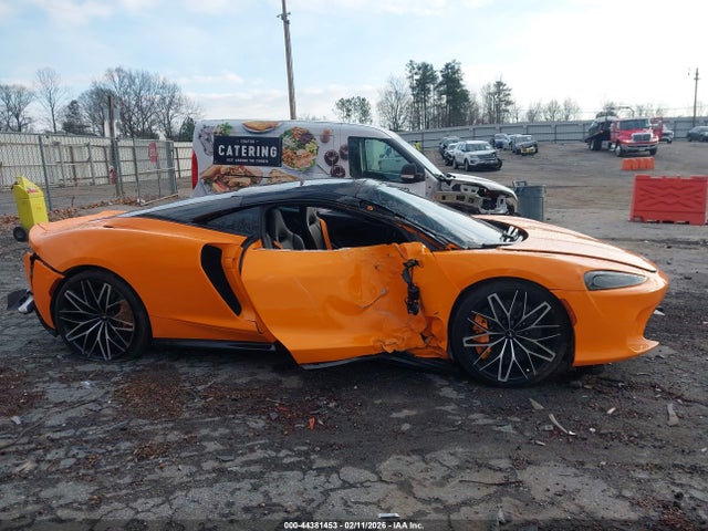 McLaren GT
