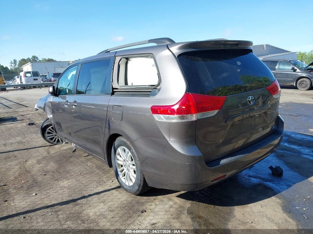 Toyota Sienna Xle V6 8 Passenger