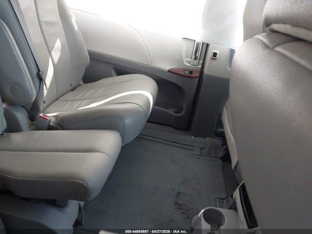 Toyota Sienna Xle V6 8 Passenger
