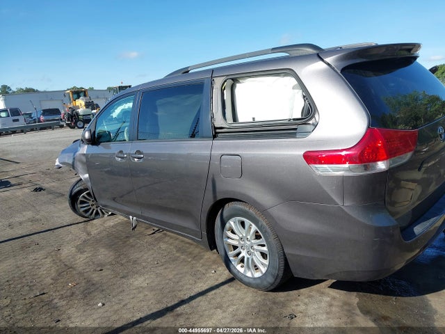 Toyota Sienna Xle V6 8 Passenger