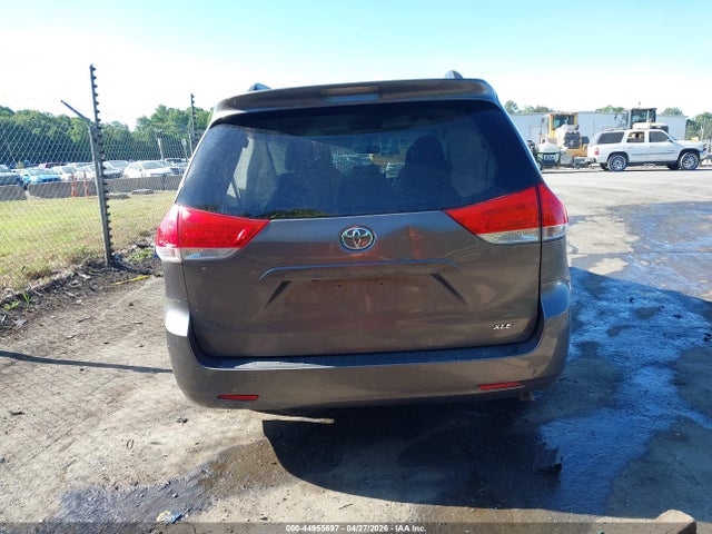 Toyota Sienna Xle V6 8 Passenger