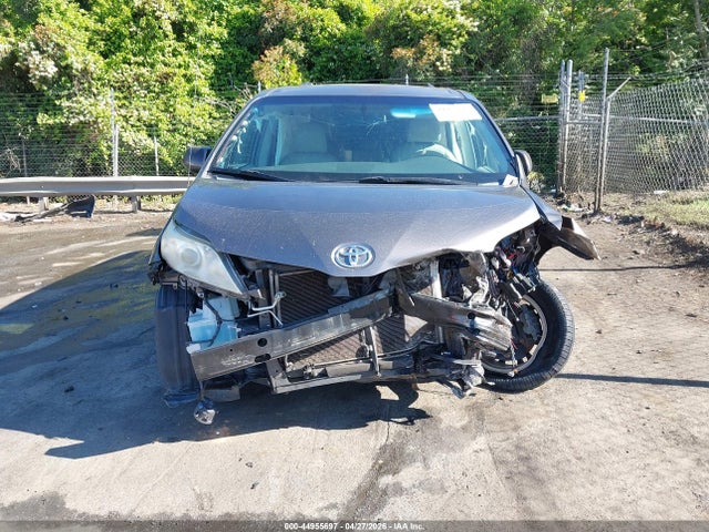Toyota Sienna Xle V6 8 Passenger