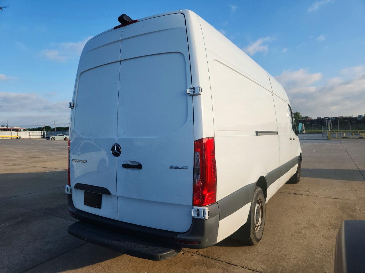 Mercedes-Benz Sprinter 2500