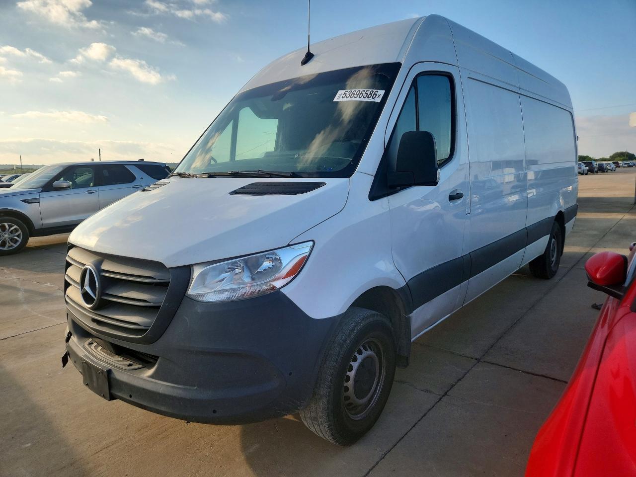 Salvage Mercedes-Benz Sprinter Image