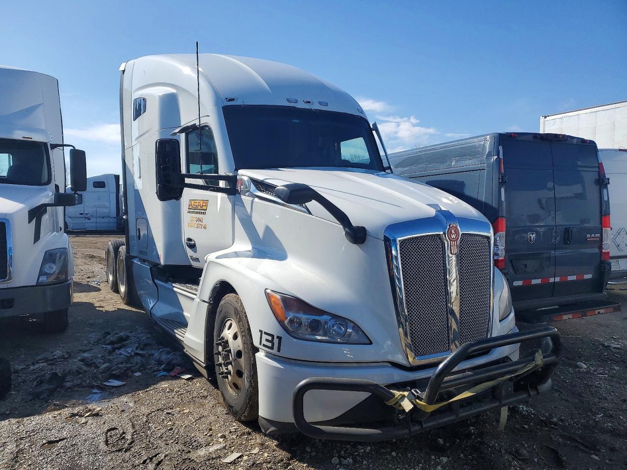 Salvage Kenworth Construction Image