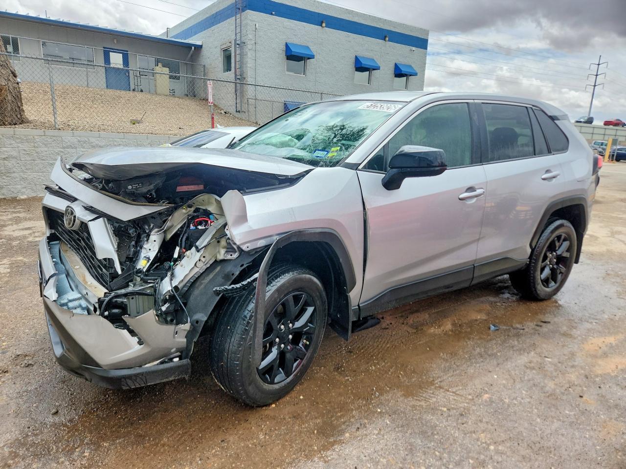 Salvage Toyota RAV4 Image