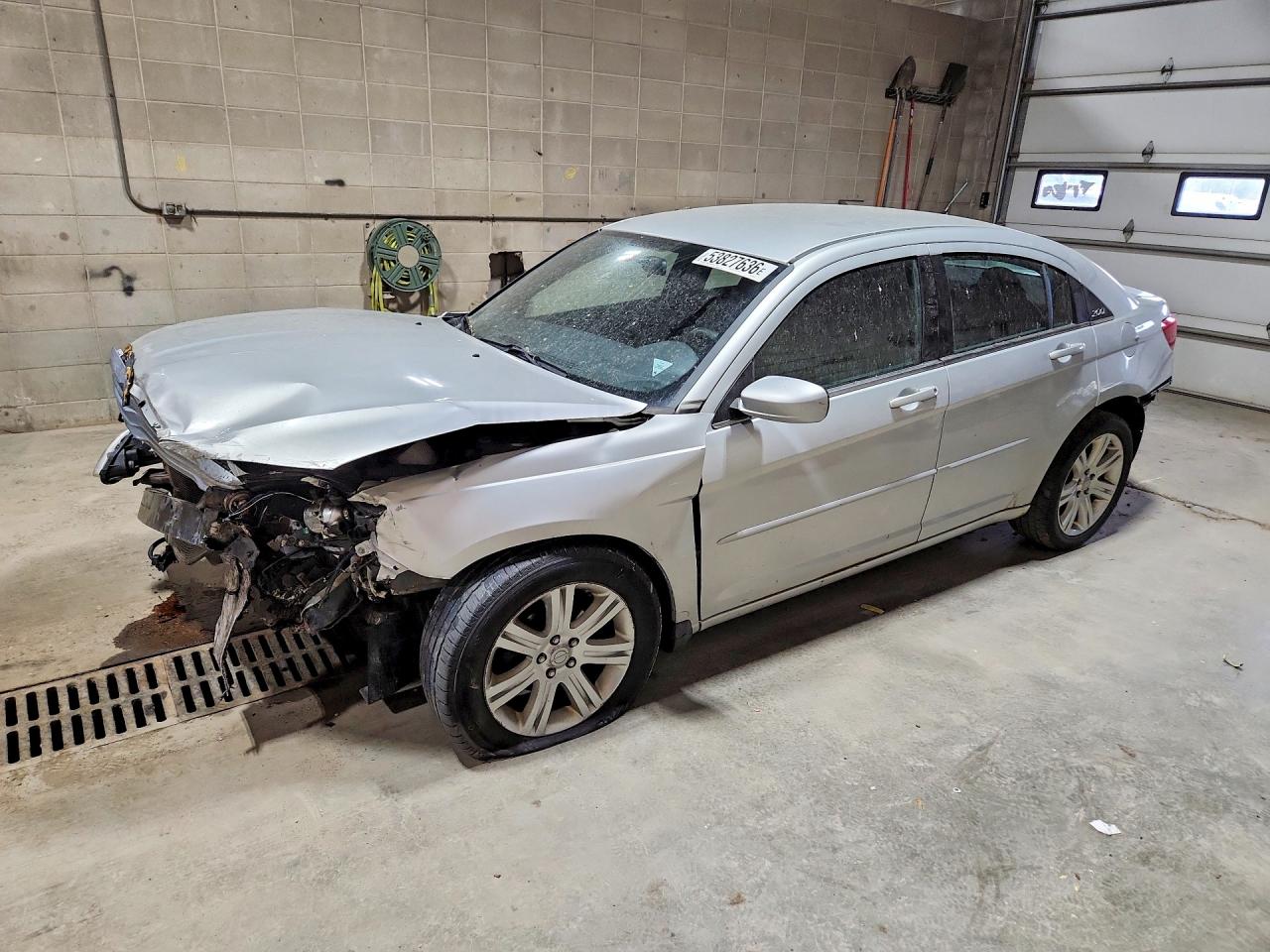Salvage Chrysler 200 Image