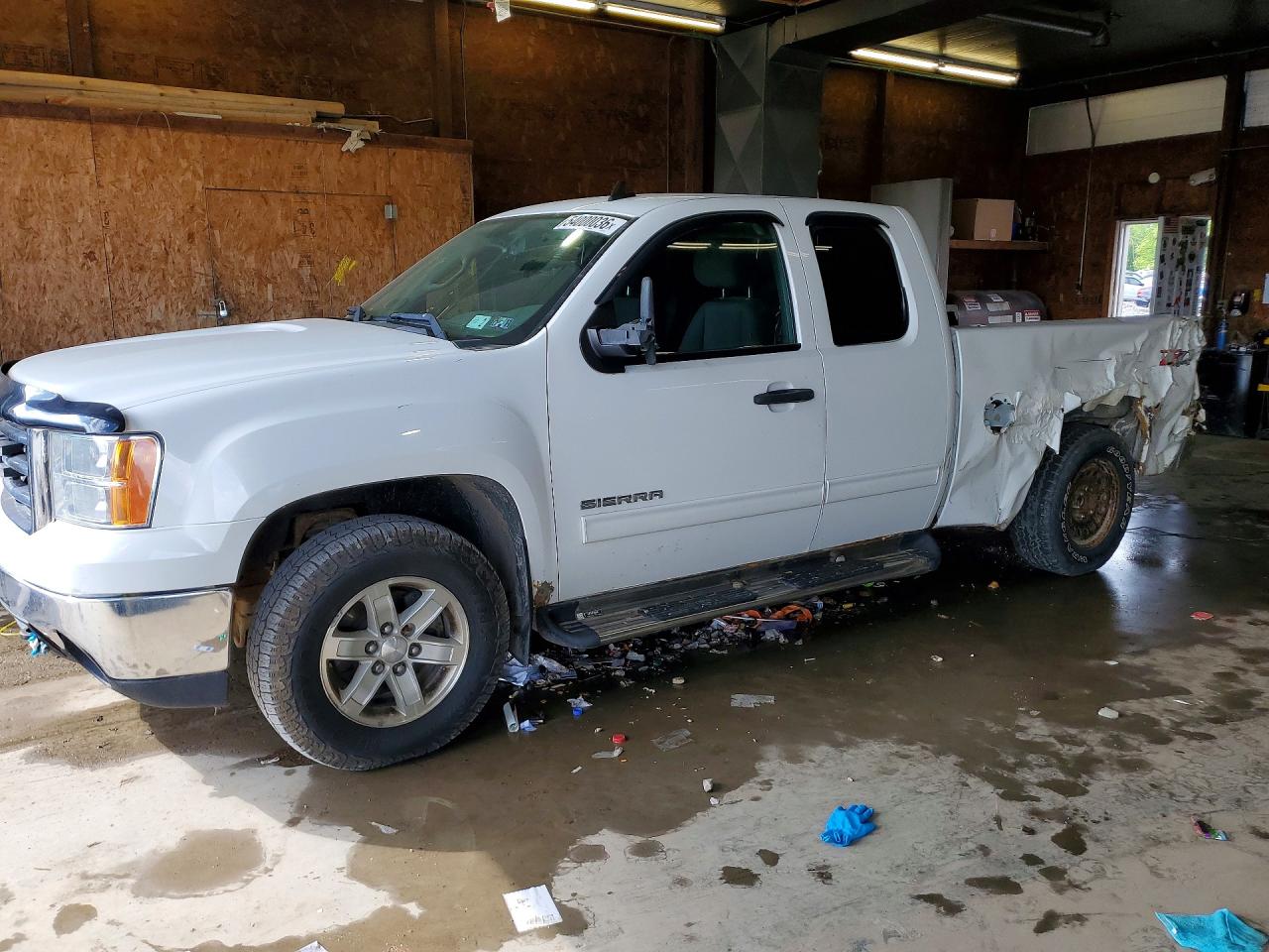 Salvage GMC Sierra Image
