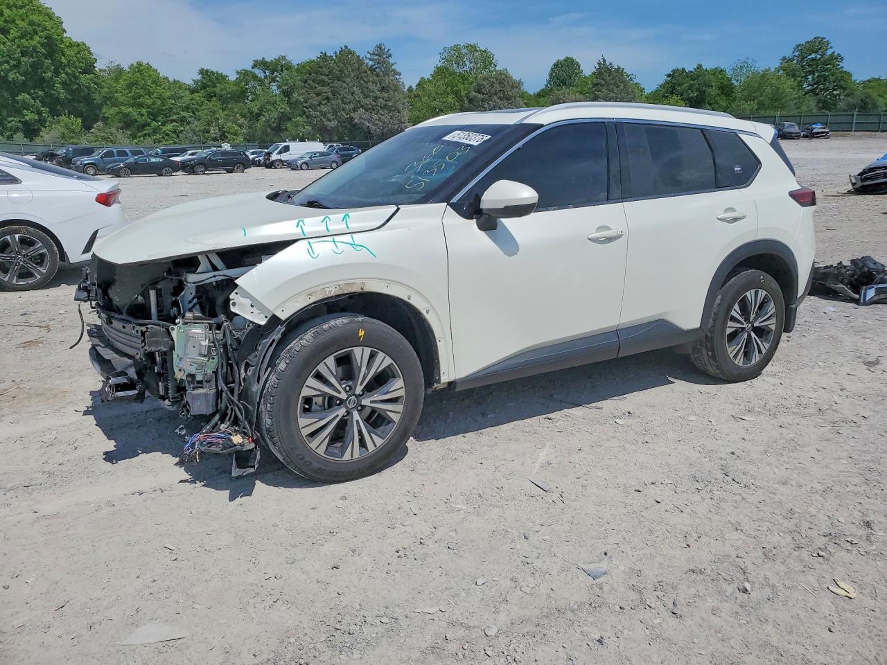 Salvage Nissan Rogue Image