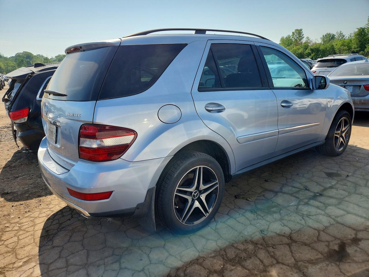 Mercedes-Benz M-Class 320
