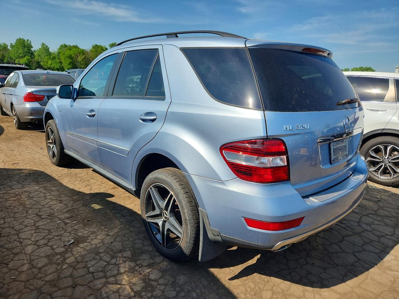 Mercedes-Benz M-Class 320
