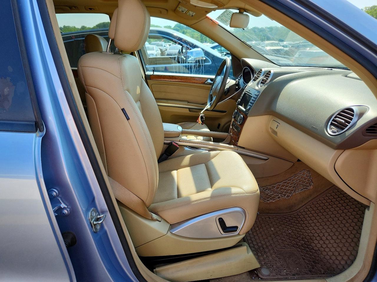 Mercedes-Benz M-Class 320