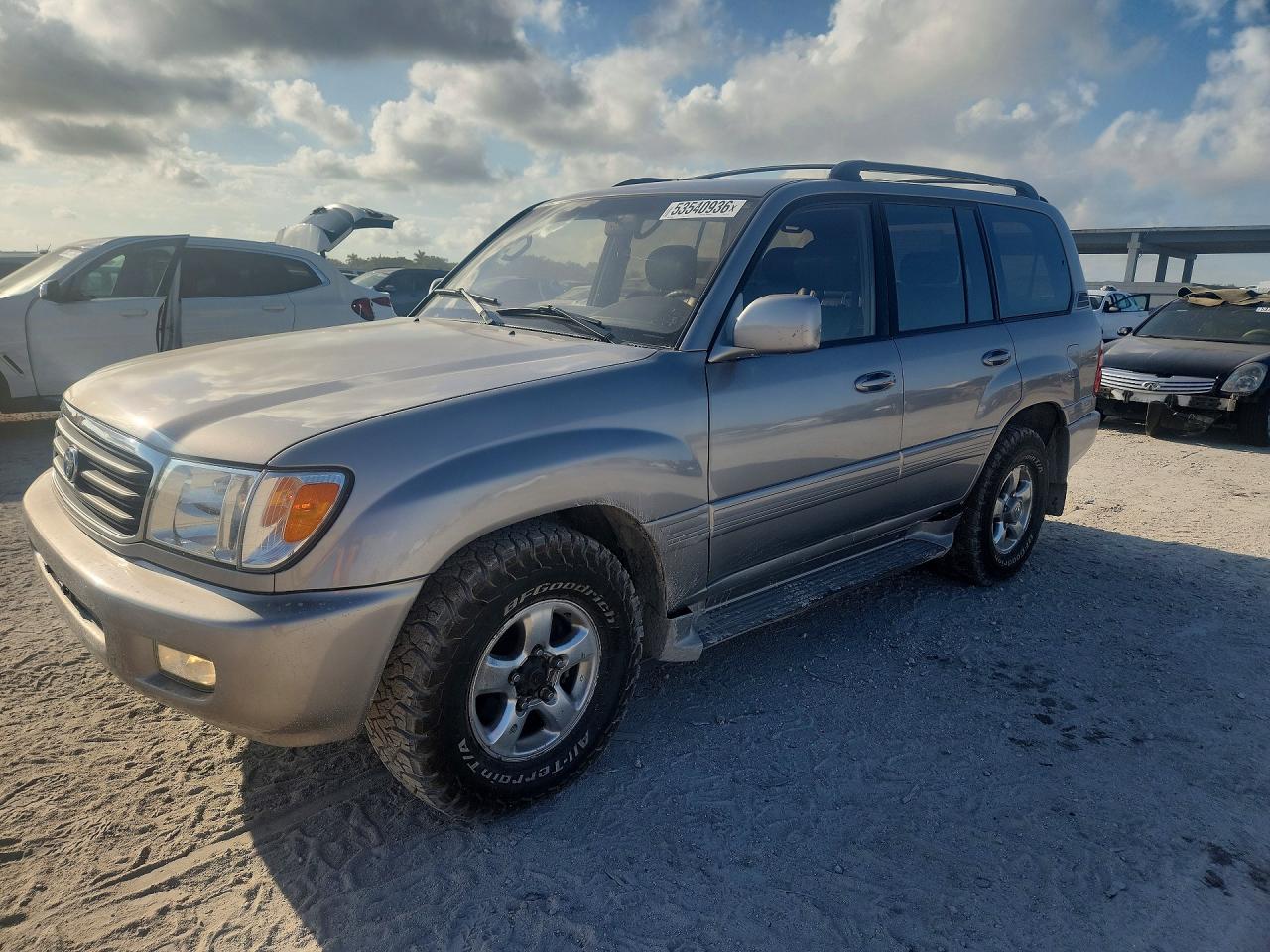 Salvage Toyota Land Cruis Image