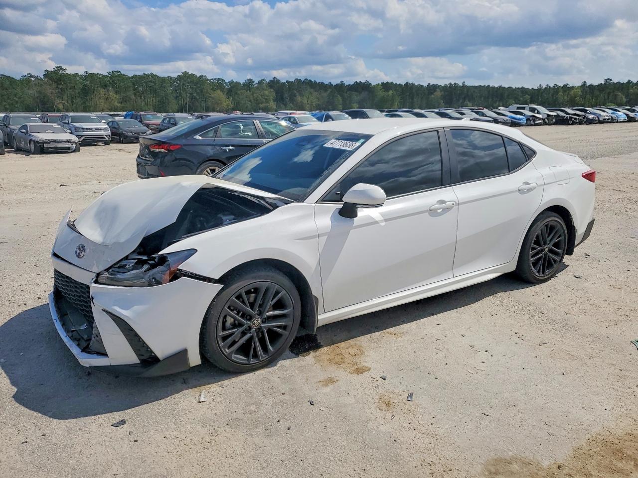Salvage Toyota Camry Image