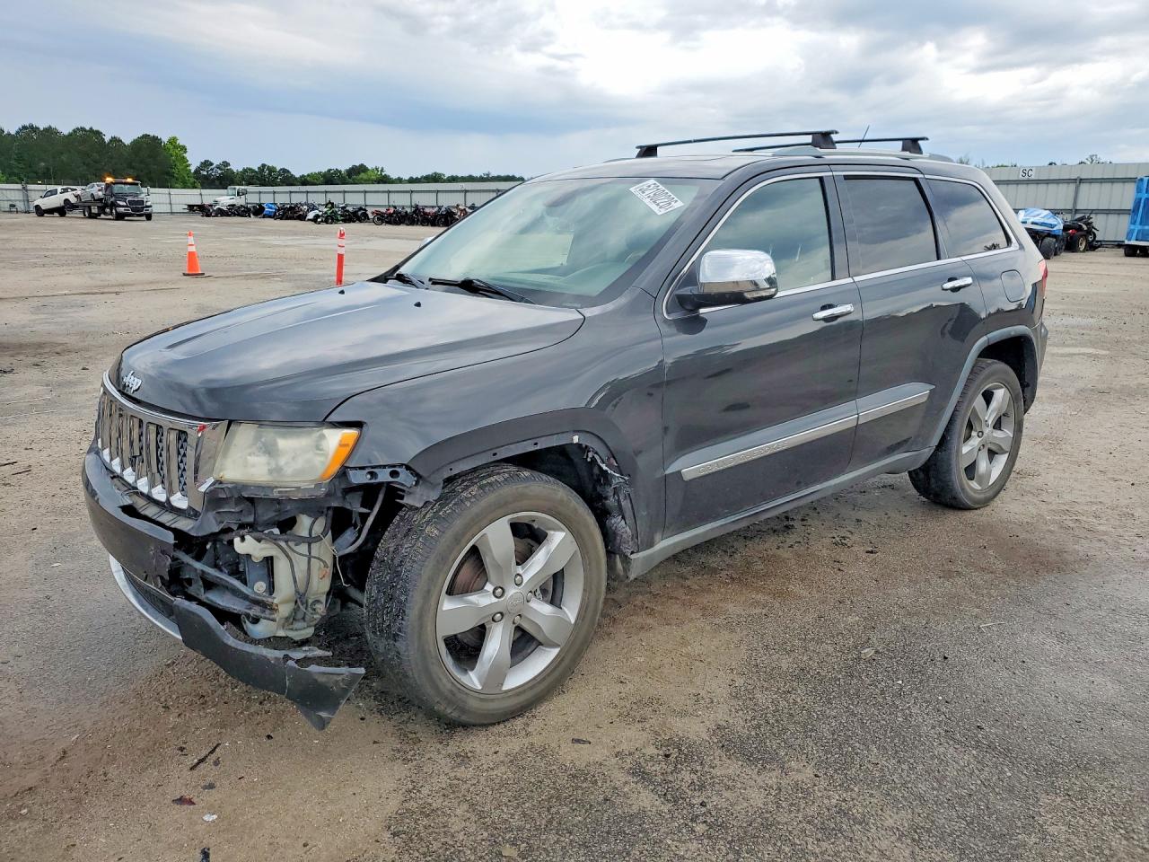 Salvage Jeep Grand Cherokee Image