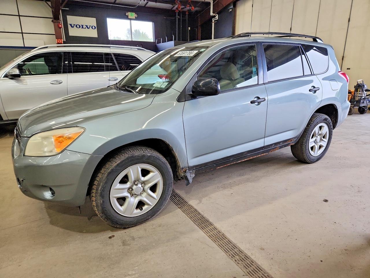 Salvage Toyota RAV4 Image