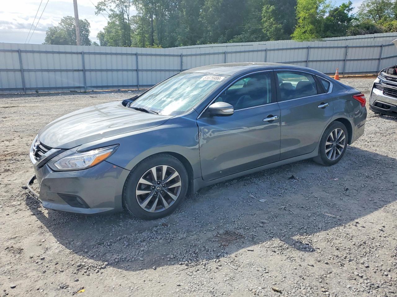 Salvage Nissan Altima Image