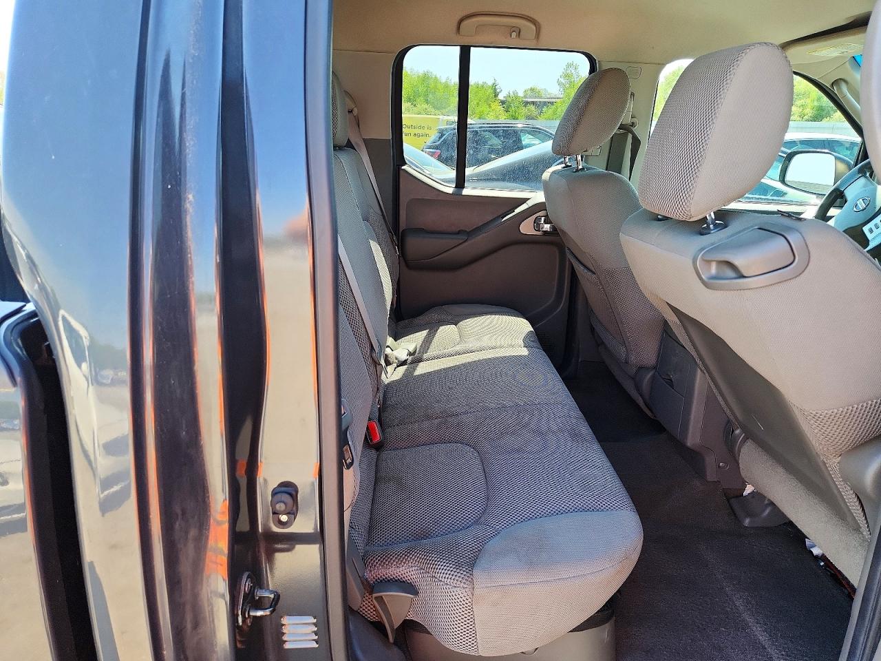 Nissan Frontier Se V6