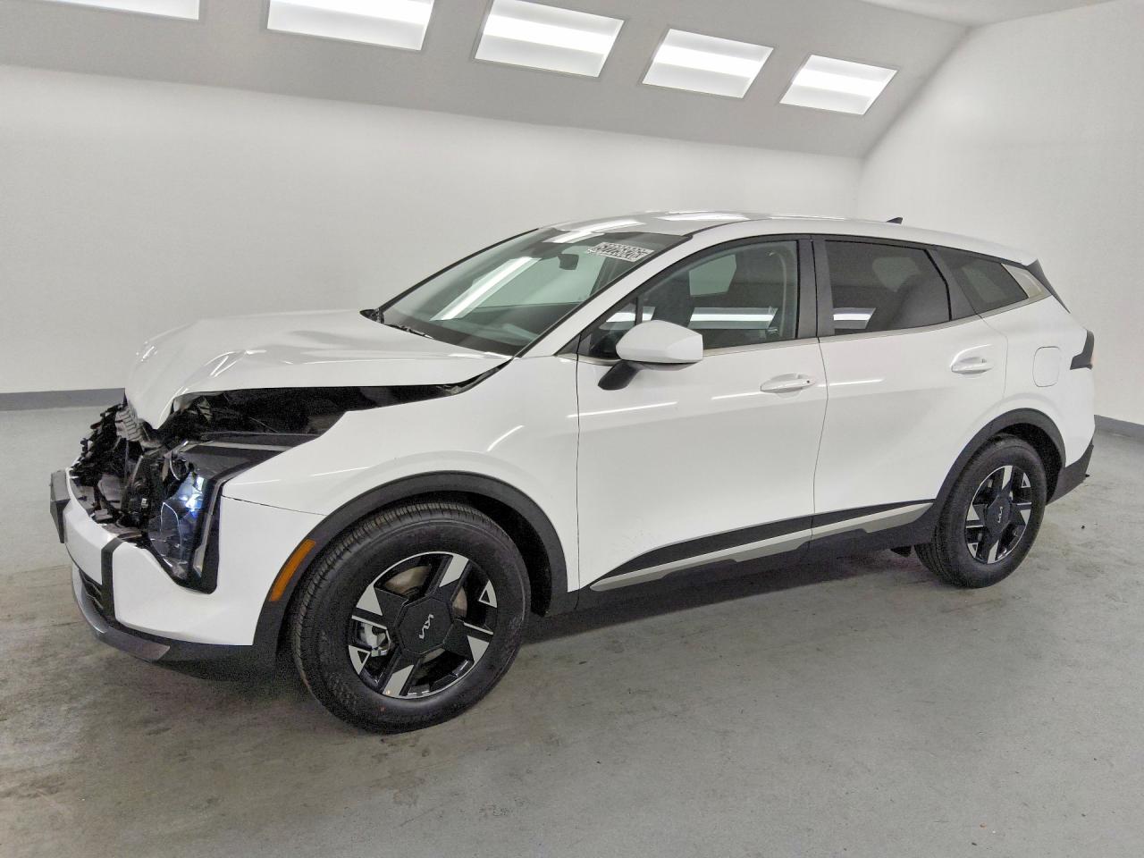 Salvage Kia Sportage Image