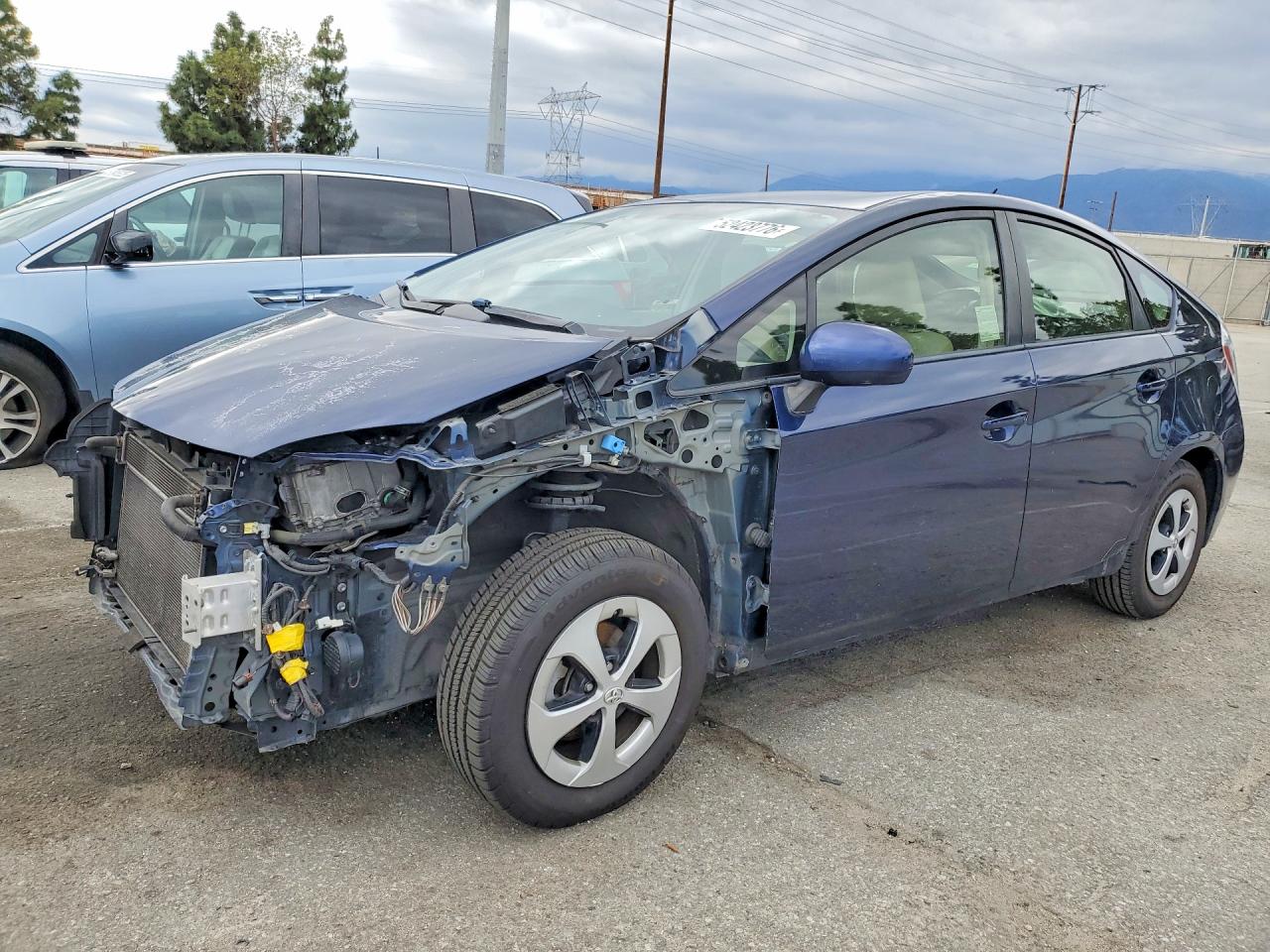 Salvage Toyota Prius Image