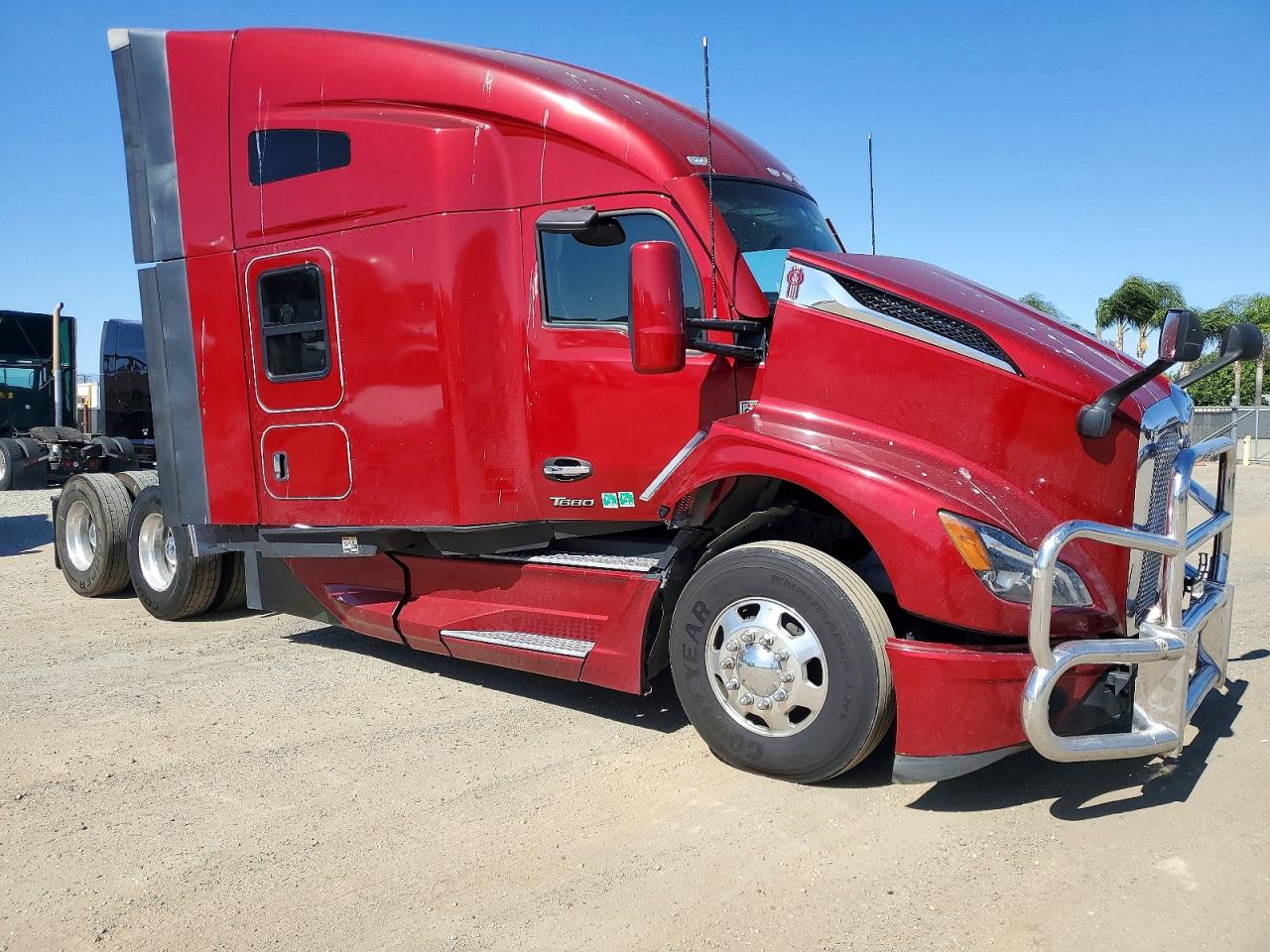 Salvage Kenworth Construction Image