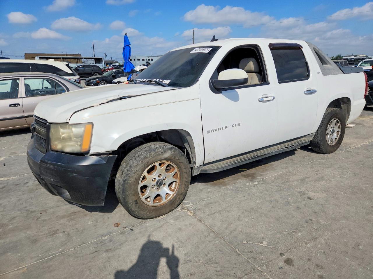 Salvage Chevrolet Avalanche Image
