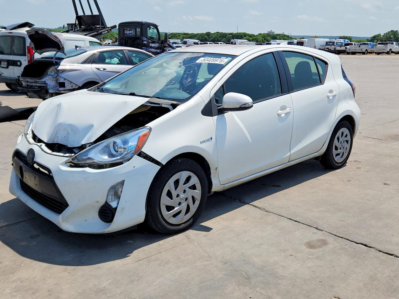 Salvage Toyota Prius Image