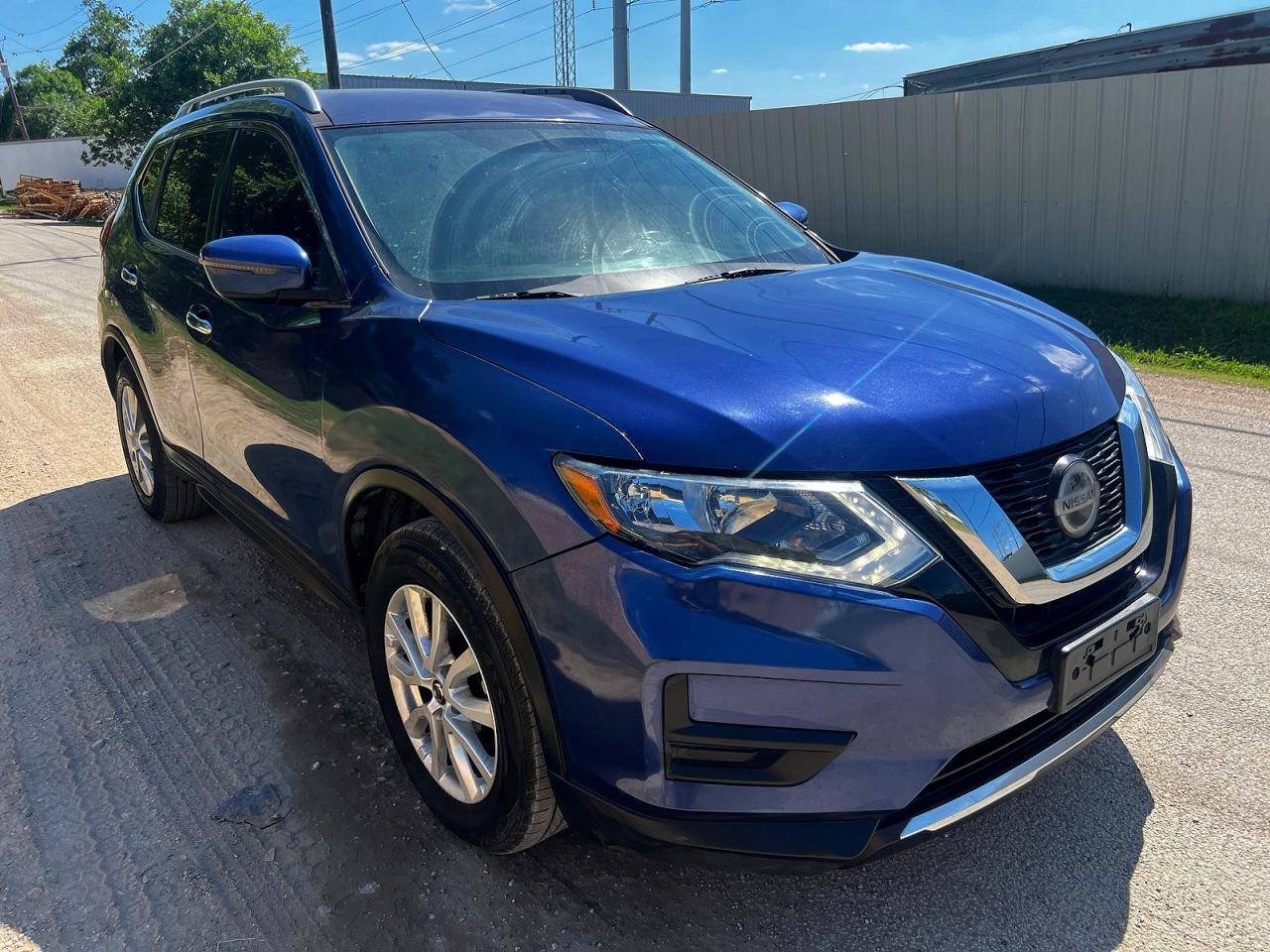 Salvage Nissan Rogue Image