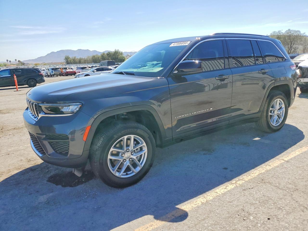 Salvage Jeep Cherokee Image