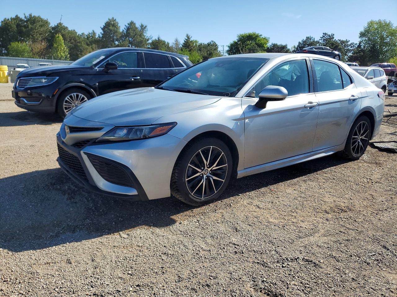 Salvage Toyota Camry Image