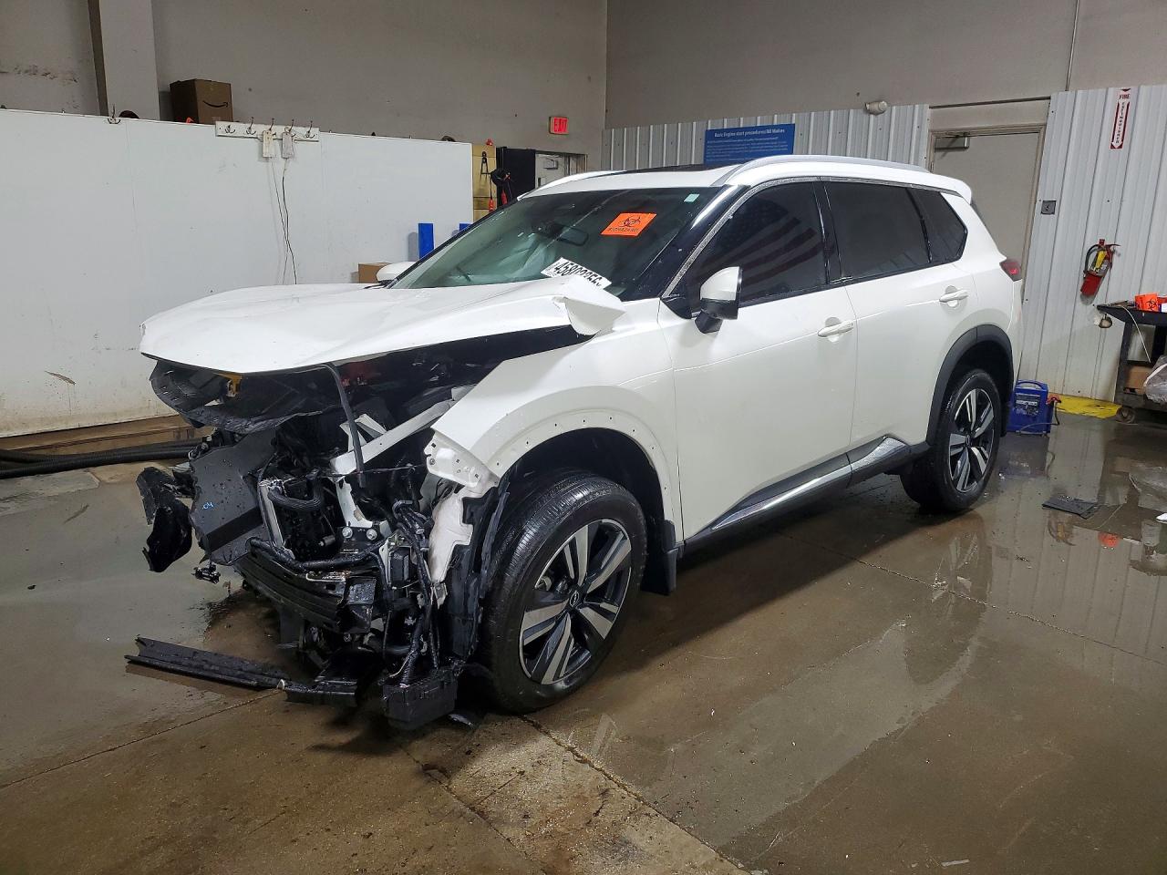 Salvage Nissan Rogue Image