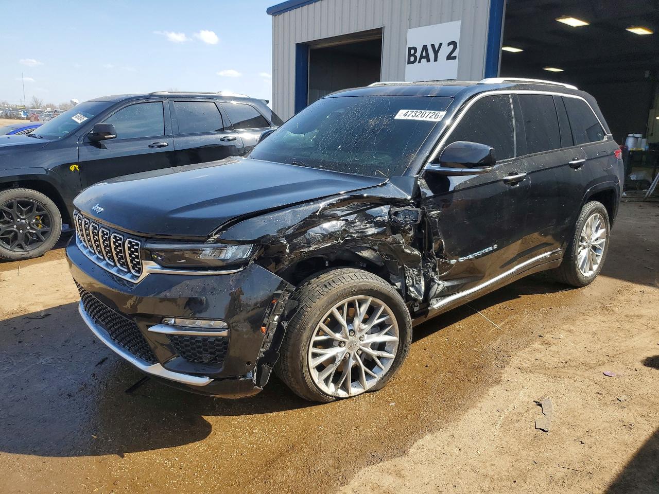 Salvage Jeep Cherokee Image