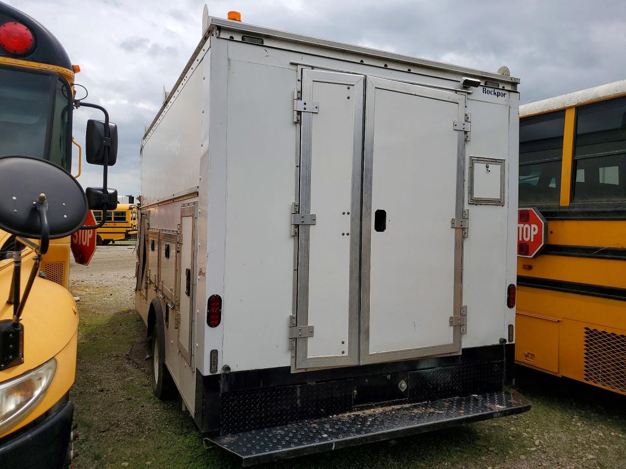 Ford Econoline E450 Super Duty Cutaway Van