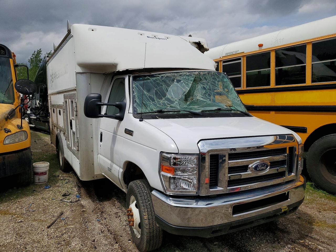 Ford Econoline E450 Super Duty Cutaway Van