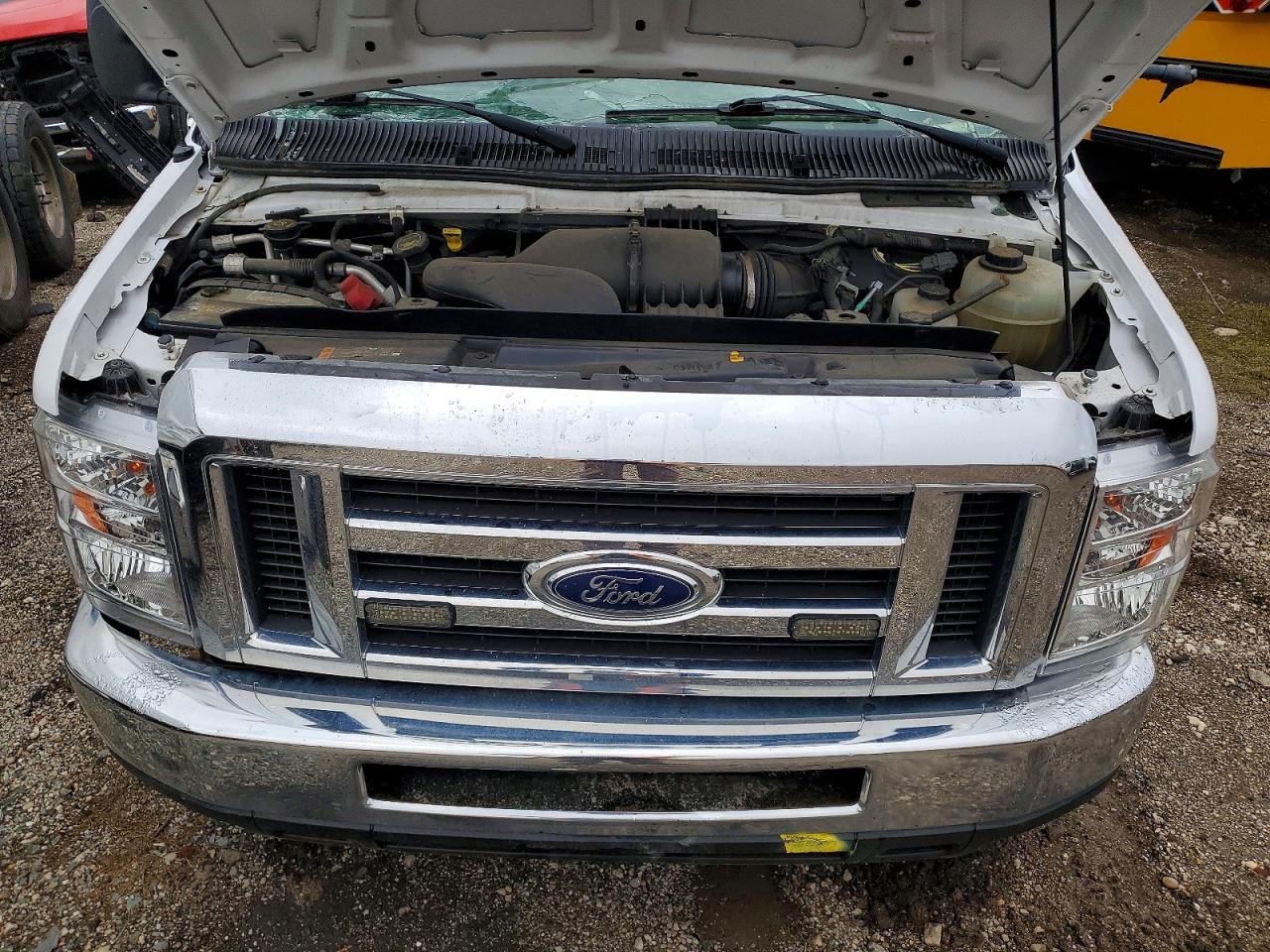 Ford Econoline E450 Super Duty Cutaway Van