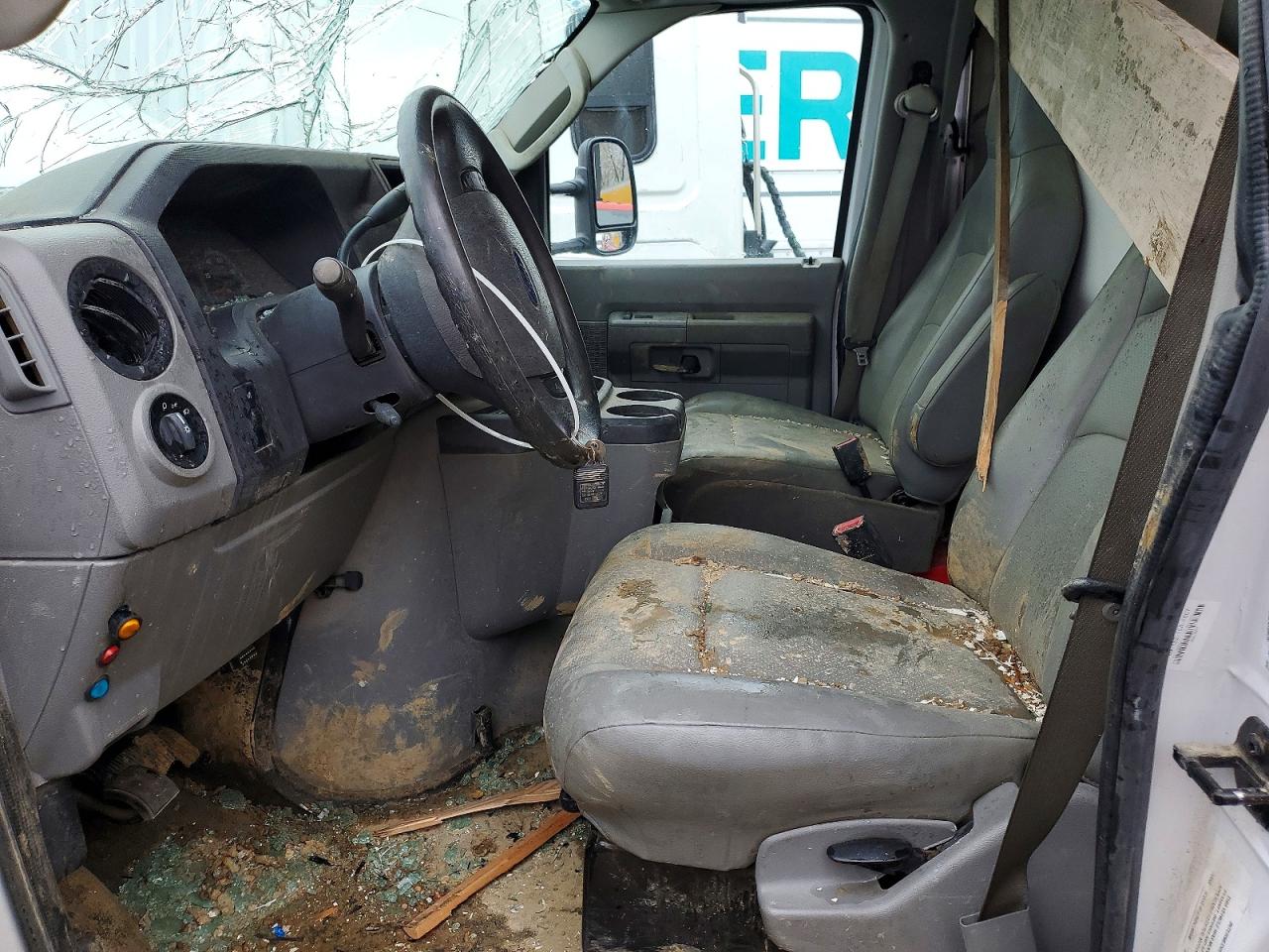 Ford Econoline E450 Super Duty Cutaway Van