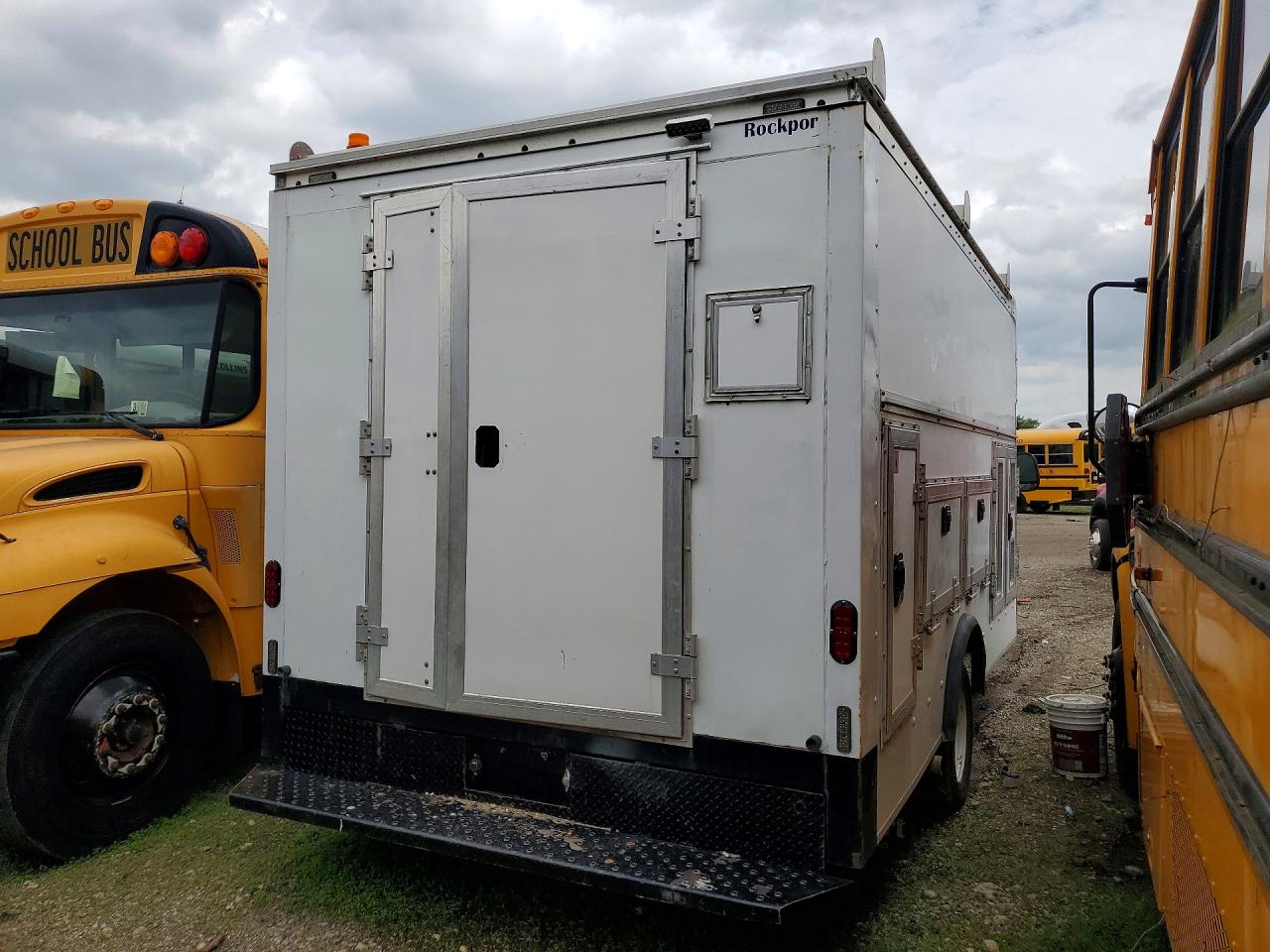 Ford Econoline E450 Super Duty Cutaway Van