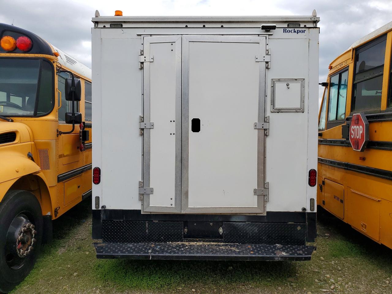 Ford Econoline E450 Super Duty Cutaway Van