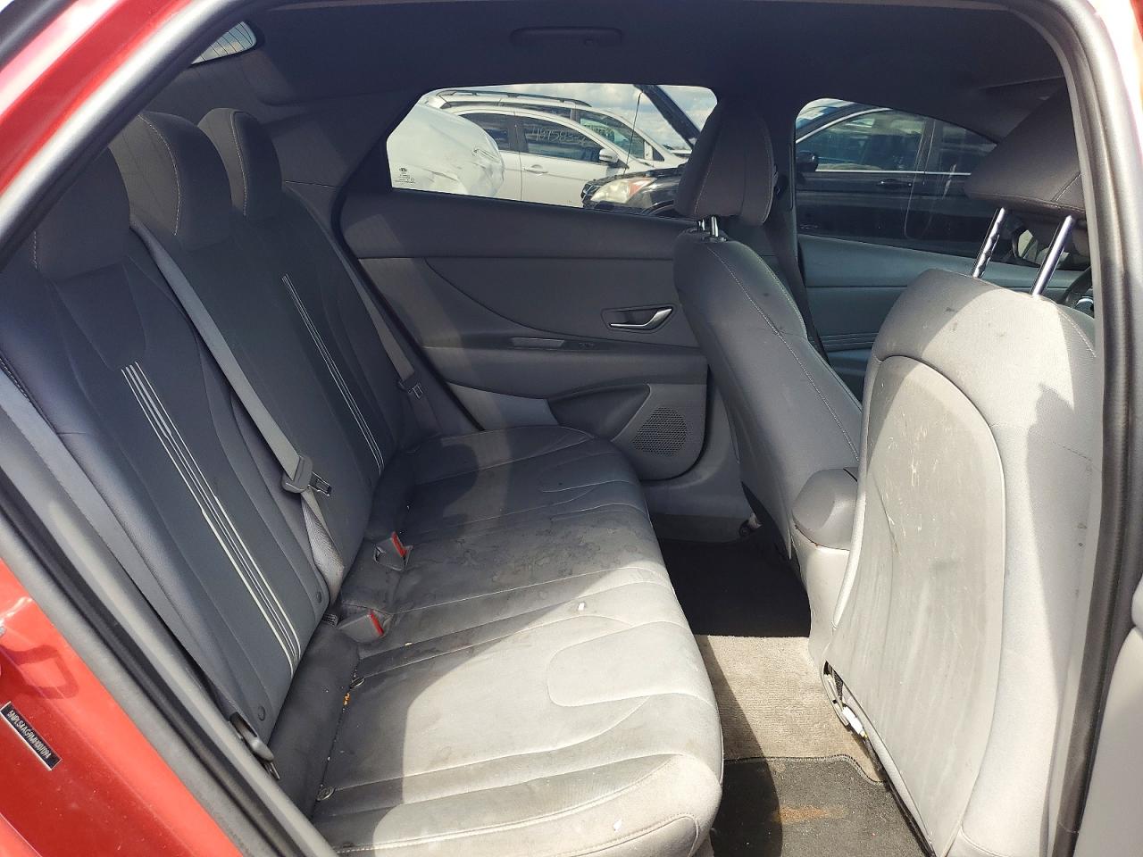 Hyundai ELANTRA Sel