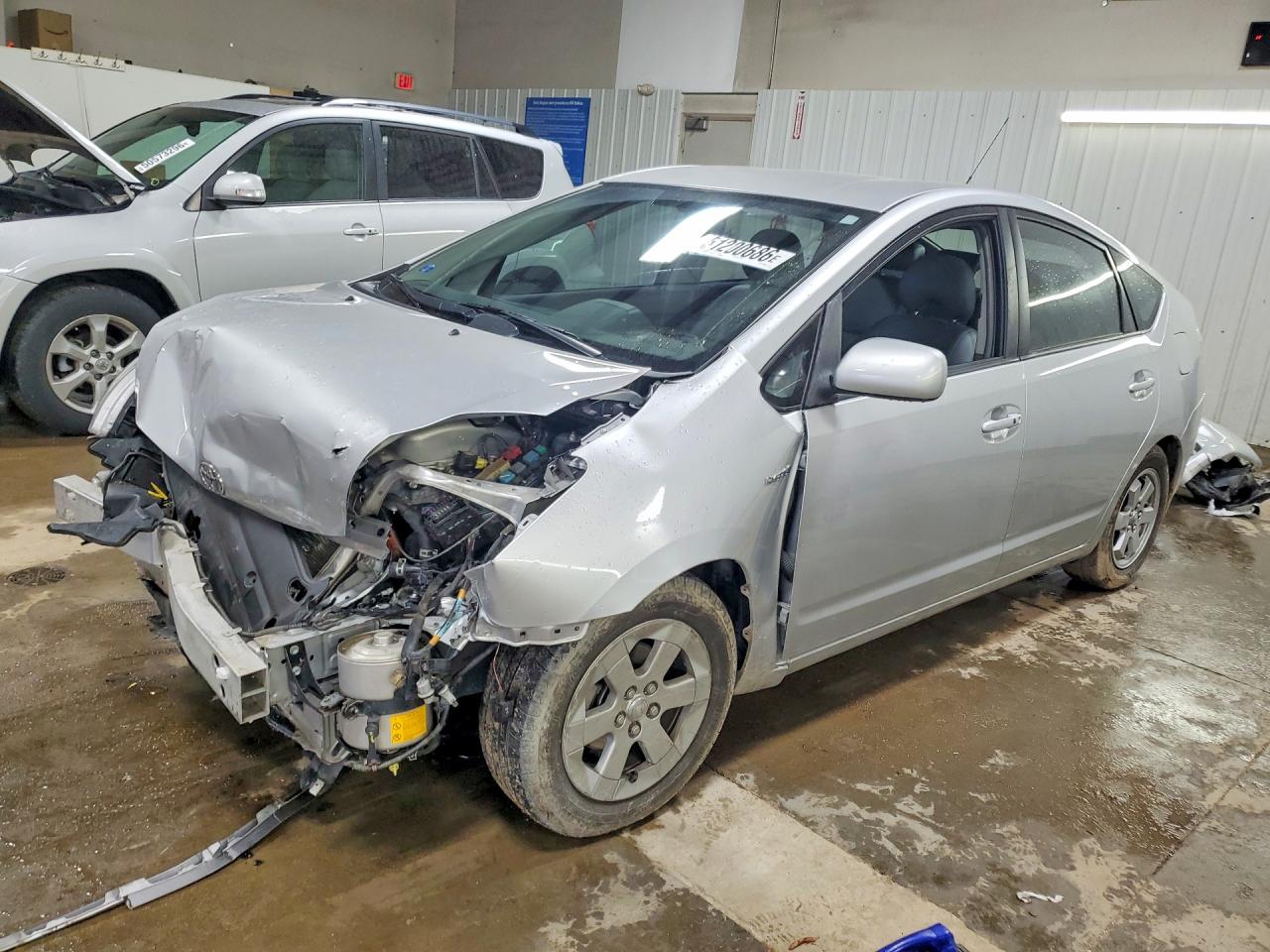 Salvage Toyota Prius Image