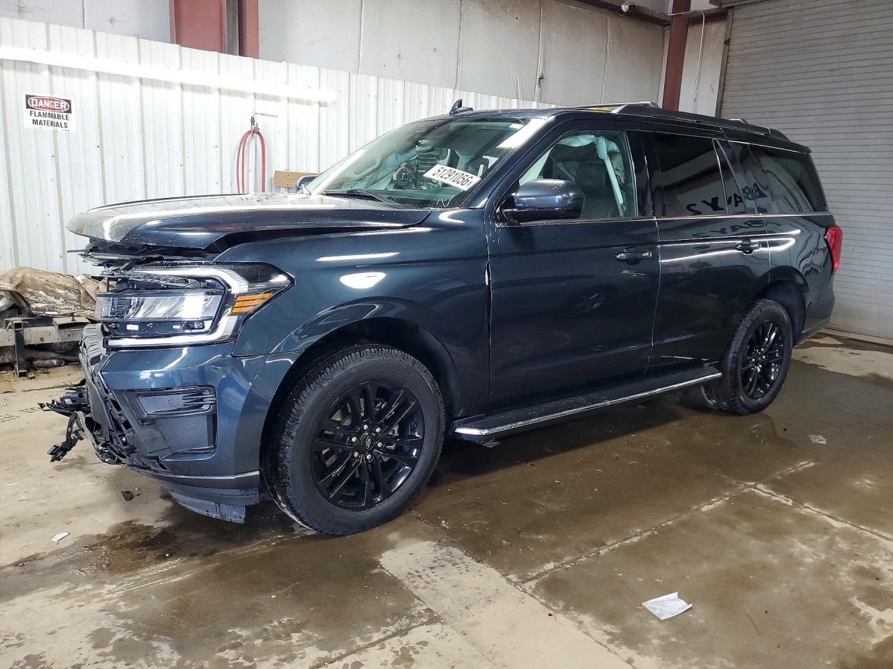 Salvage Ford Expedition Image