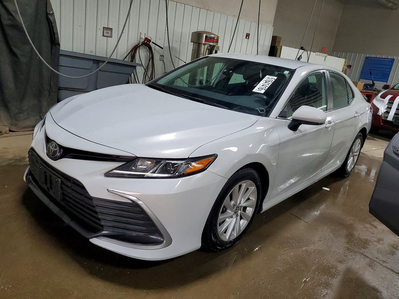 Salvage Toyota Camry Image