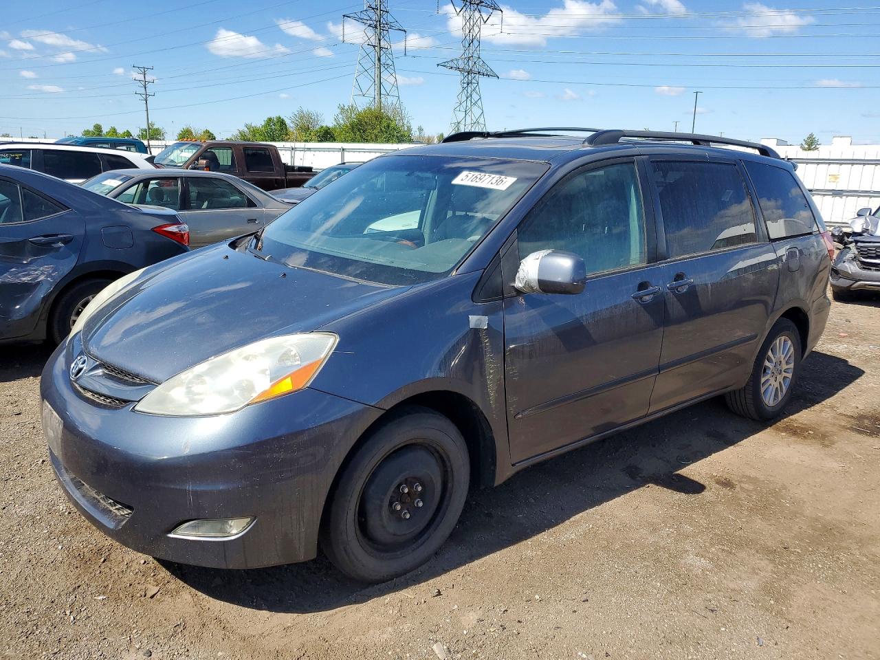 Salvage Toyota Sienna Image