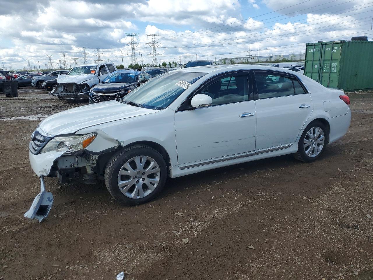 Salvage Toyota Avalon Image