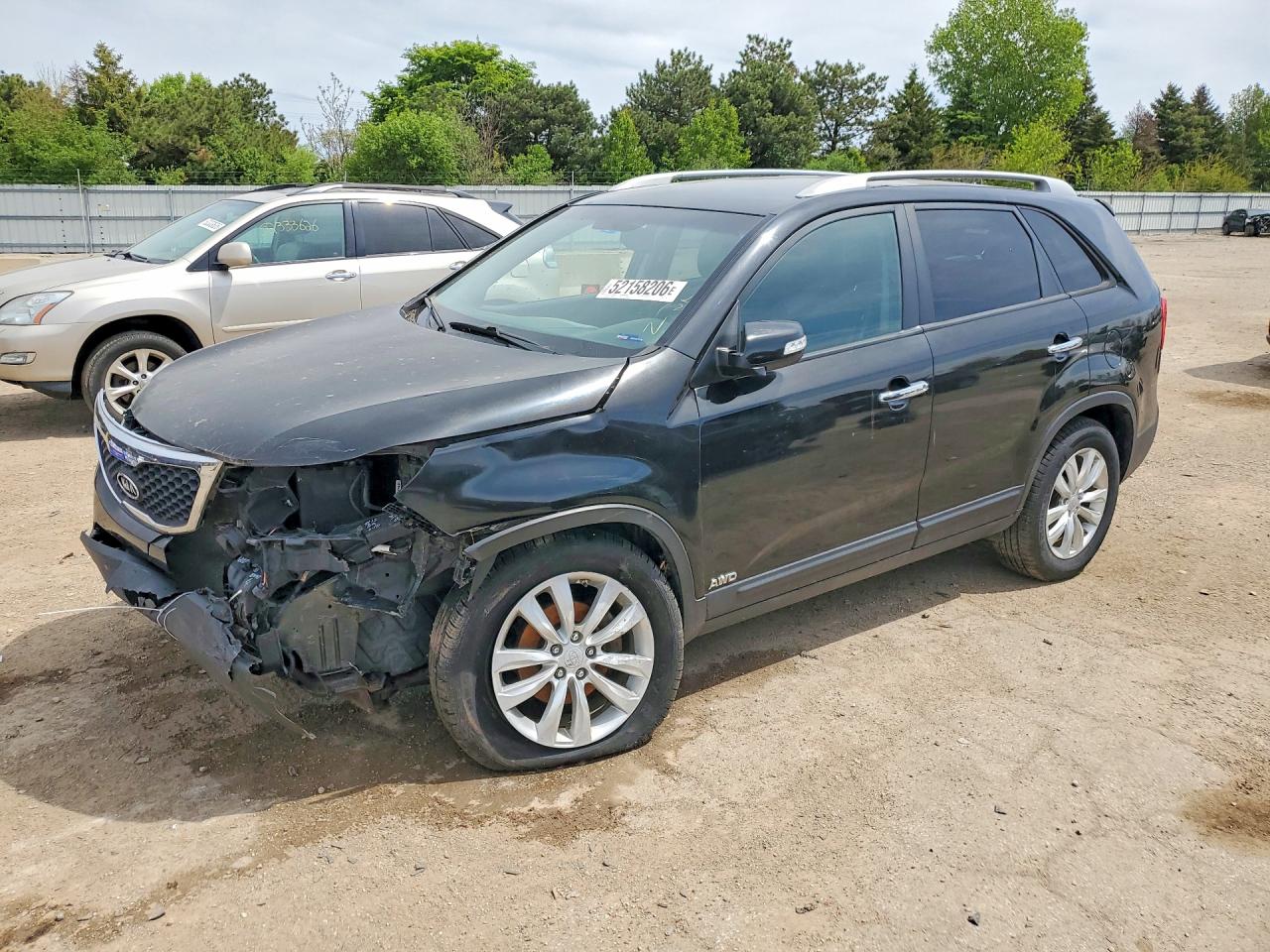 Salvage Kia Sorento Image