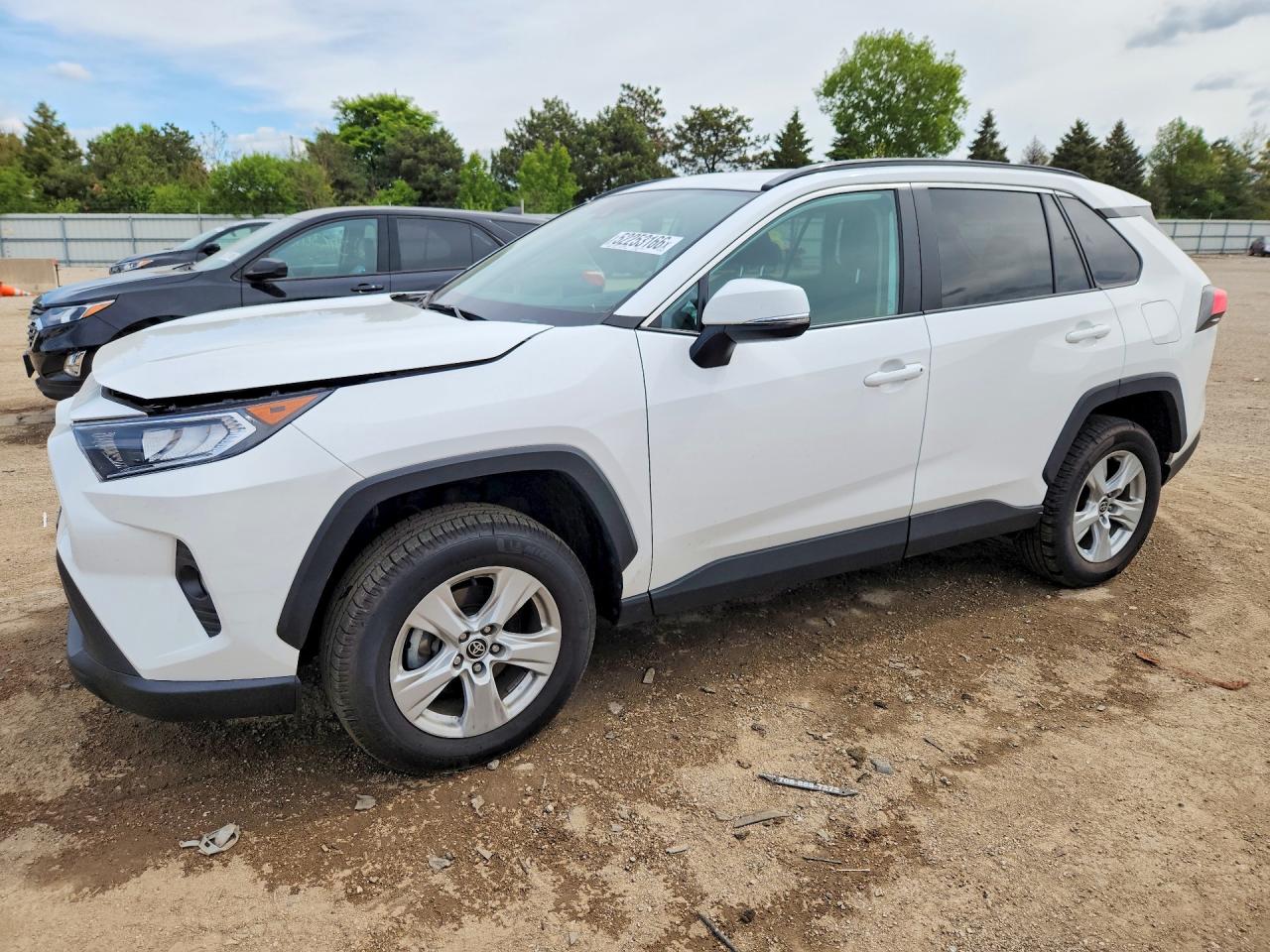 Salvage Toyota RAV4 Image