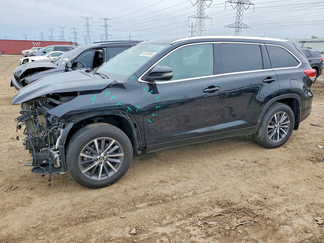 Salvage Toyota Highlander Image