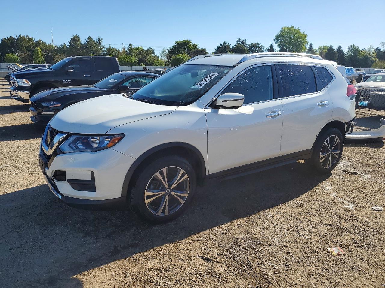 Salvage Nissan Rogue Image